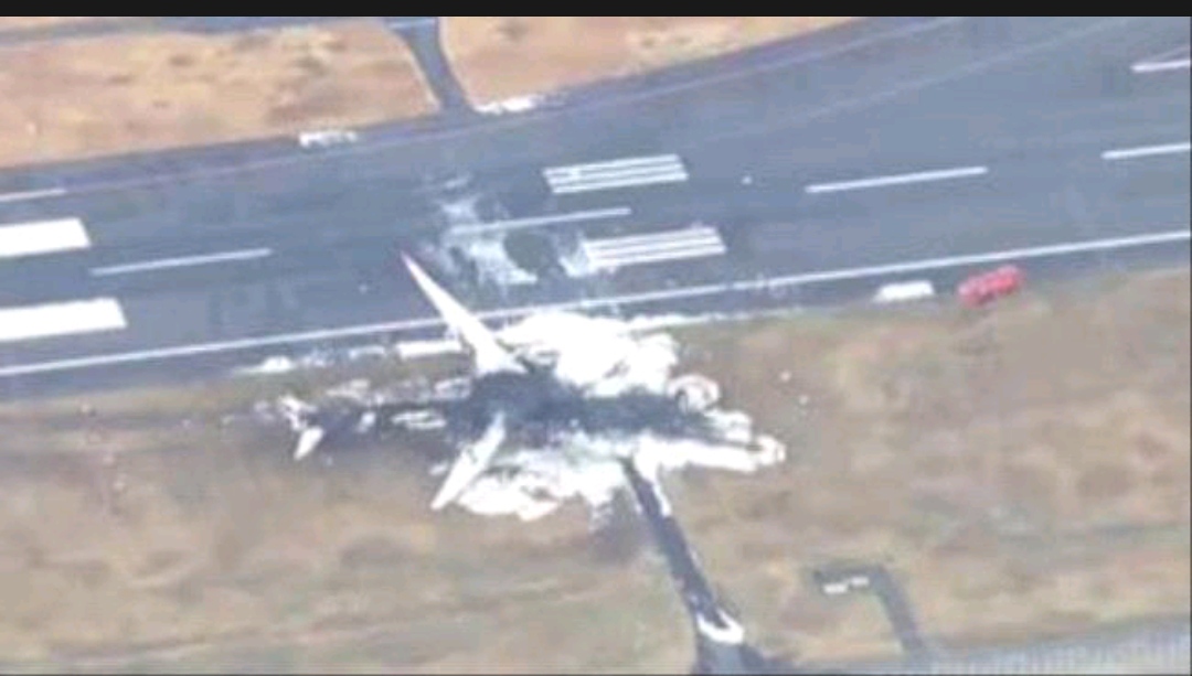 طائرة انقلبت كرة نار ثم رماداً.. فيديو لا يصدق لما حدث باليابان