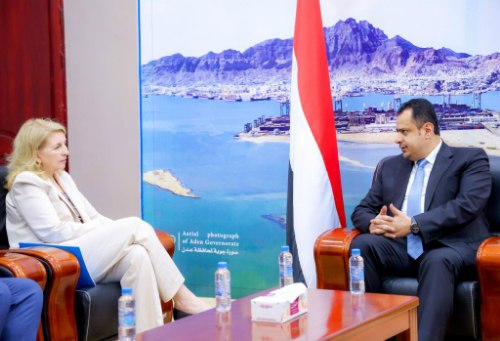 ئيس الوزراء : جماعة الحوثي تعول على هذا الأمر لاستمرار انتهاكاتها وممارساتها الإرهابية