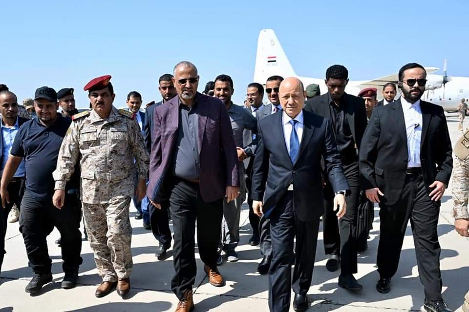 الرئيس العليمي يغادر العاصمة عدن
