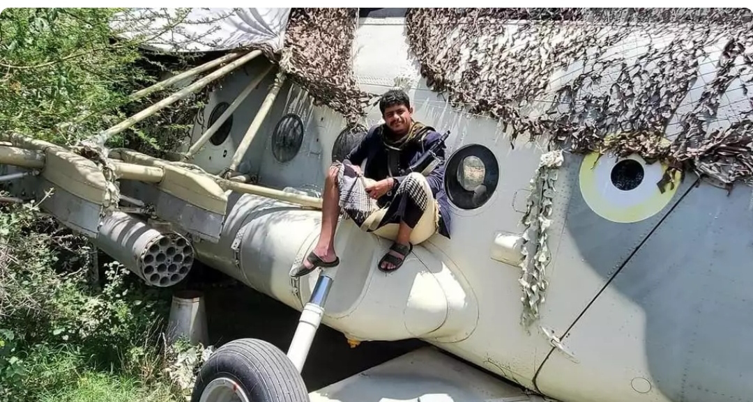 الحوثيون ينشرون صورا لطائرة مروحية قالوا انها تعمل لديهم