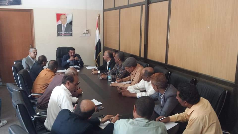 وكيل محافظة تعز يرأس إجتماعاً مشتركاً لمدراء عموم مديريات المدينة ومديري فروع الأشغال والمالية
