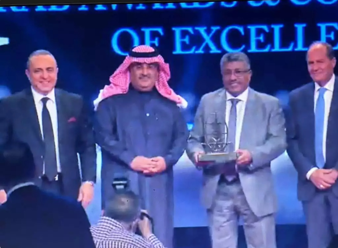 الاتحاد الدولي للمصرفيين العرب يمنح المدير العام للبنك الأهلي اليمني جائزة التميز