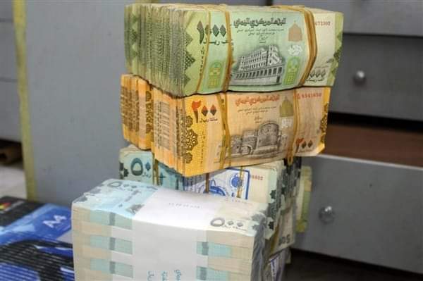 المجلس الاقتصادي الأعلى يقول إنه أقر إجراءات لوقف تدهور العملة الوطنية