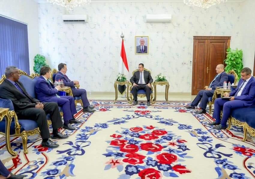 رئيس الوزراء يستقبل منسق الشؤون الإنسانية للأمم المتحدة في اليمن