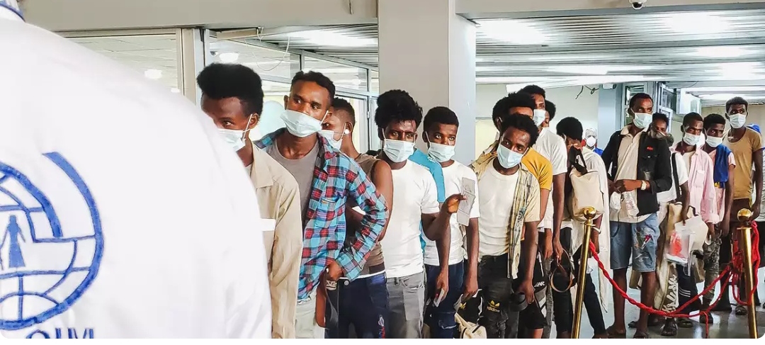 الهجرة الدولية تعلن عن حملة تطعيم المهاجرين في اليمن ضد كورونا