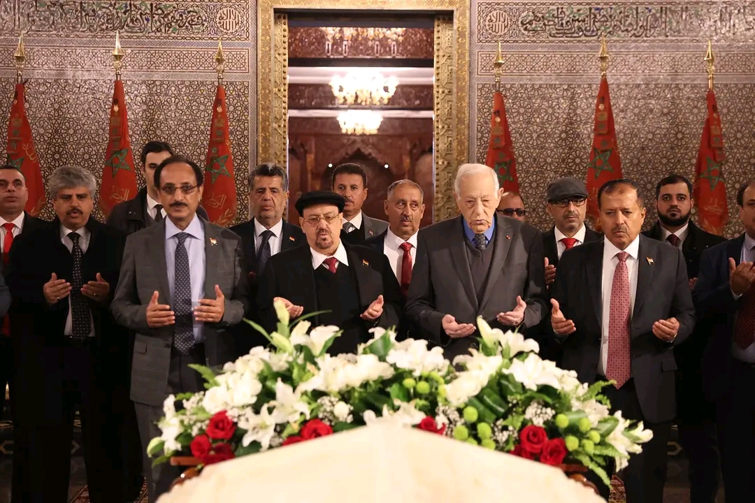 البركاني يقرأ الفاتحة على ضريح محمد الخامس ويلتقي وزير خارجية المغرب ويقوم بزيارة مقر البرلمان