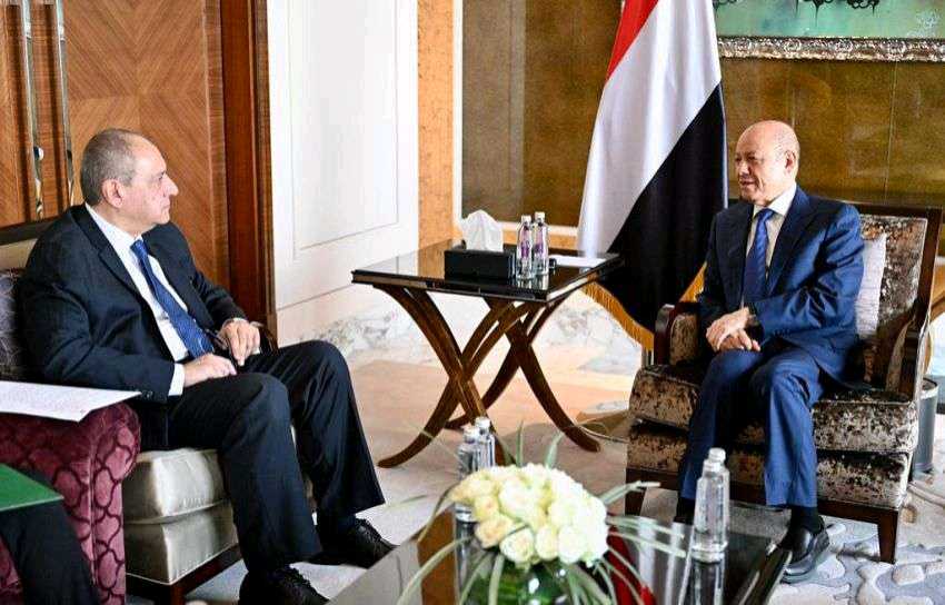 الرئيس العليمي يستقبل السفير المصري