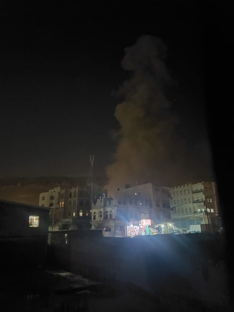 عاجل:طيران التحالف يعاود قصف اهداف حوثية في العاصمة صنعاء و دوي انفجارات عنيفة