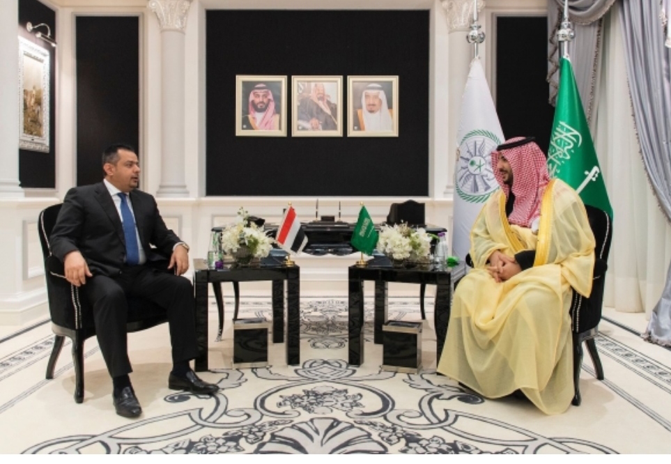 رئيس الوزراء يلتقي في الرياض نائب وزير دفاع المملكة العربية السعودية