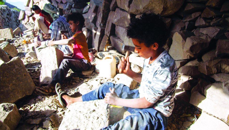 أطفال اليمن.. أعمار غضّة وأشغال شاقّة (تقرير)