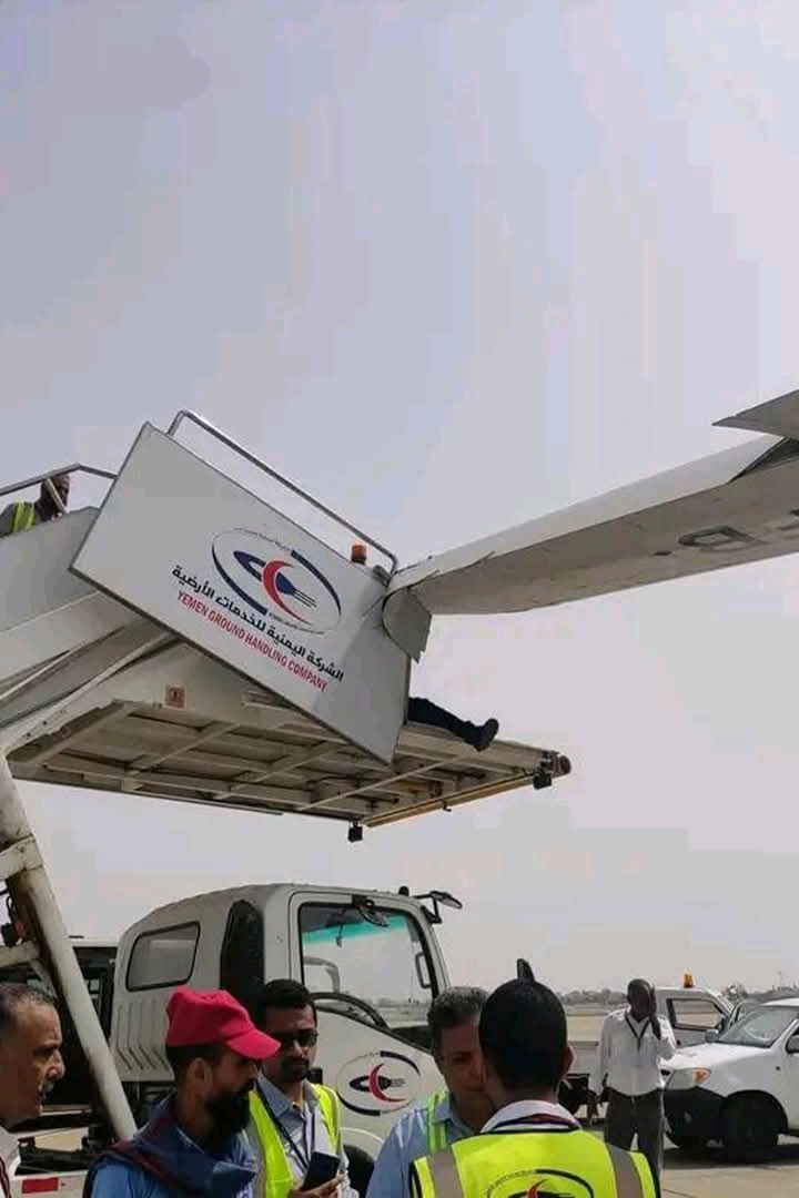 طائرة تتعرض لحادث مروع بمطار عدن 
