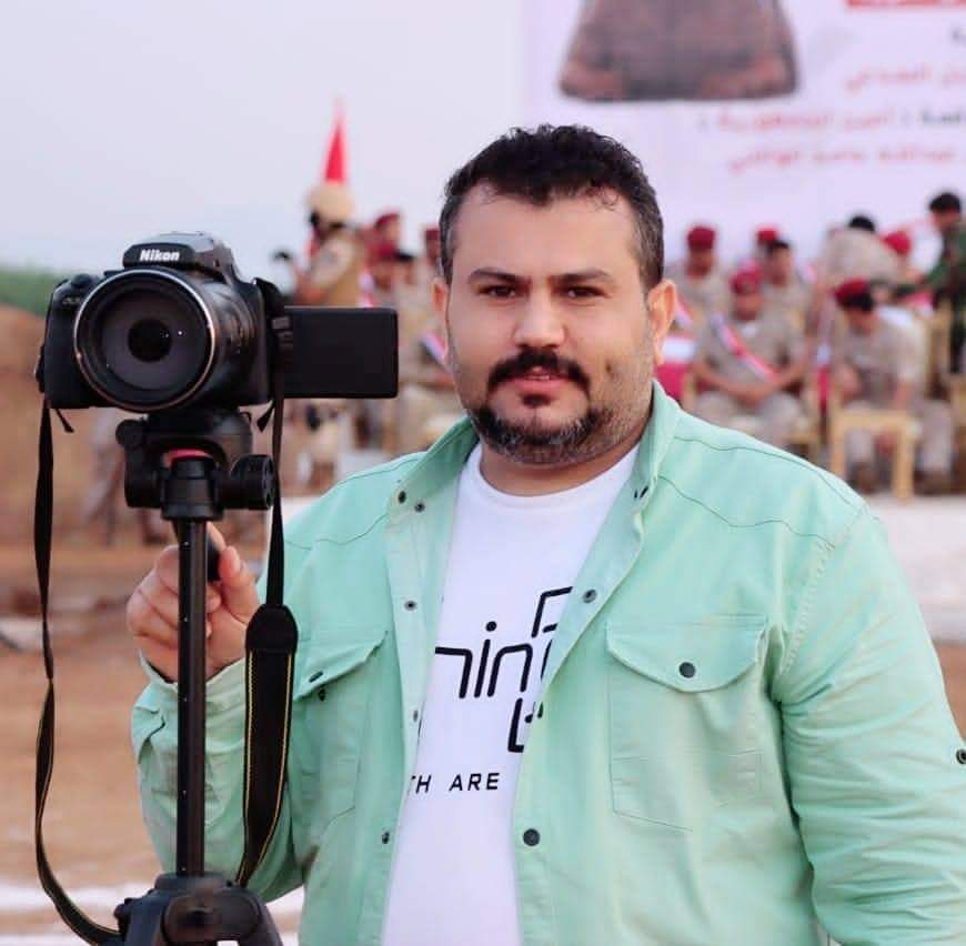 عضو مجلس القيادة العميد طارق صالح يصدر قرار تعيين والصحفي عادل القدسي يبارك القرار