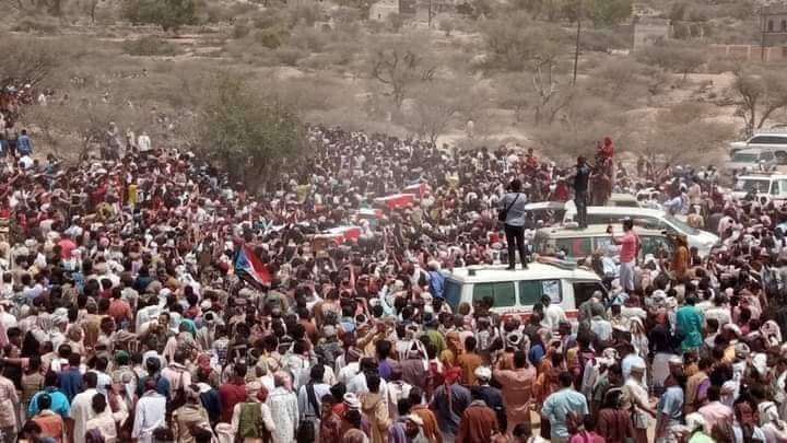 في موكب جنائزي مهيب .. تشييع جثمان الشهيد جواس ومرافقوه