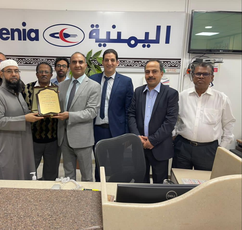 مدير منطقة الرياض يكرم مدير الحسابات السابق 