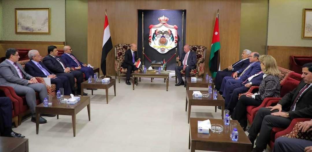 رئيس مجلس القيادة الرئاسي يلتقي رئيس مجلس الأعيان الاردني