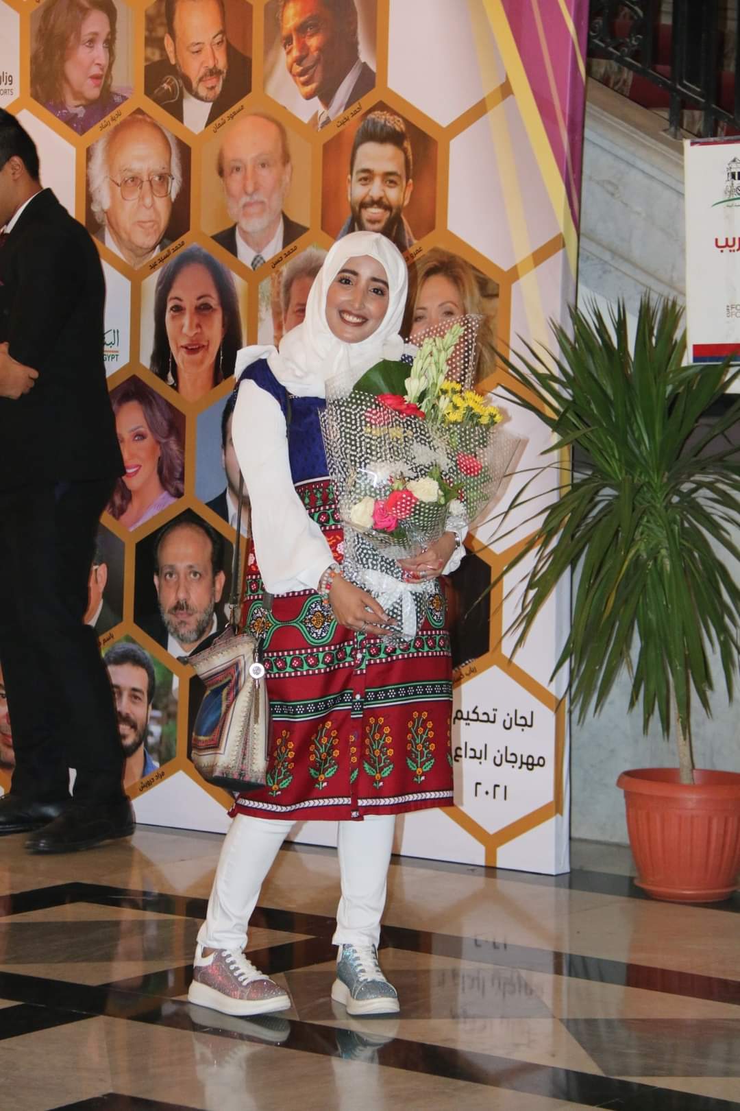 الصحفية اليمنية آية خالد تحصد المركز الثاني على مستوى جامعات مصر