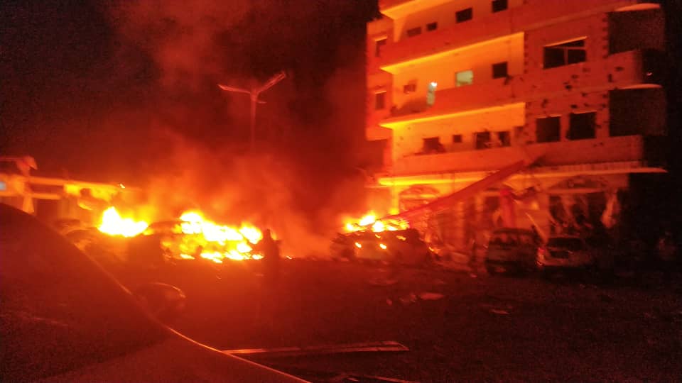 المسؤول الإعلامي لمطار عدن يقطع الشك باليقين ويوضح سبب انفجار المطار